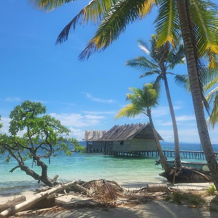 Frances Homestay - Raja Ampat Pulau Mansuar エクステリア 写真